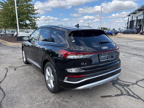 2024 Audi Q4 e-tron Premium Plus 55 quattro