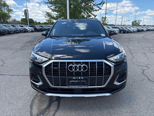 Mythos Black Metallic 2022 Audi Q3 40 Premium