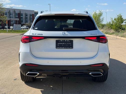 Moonlight White 2026 Mercedes-Benz GLC 300 4MATIC