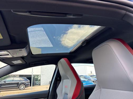 2025 Volkswagen Golf GTI 2.0T SE DSG