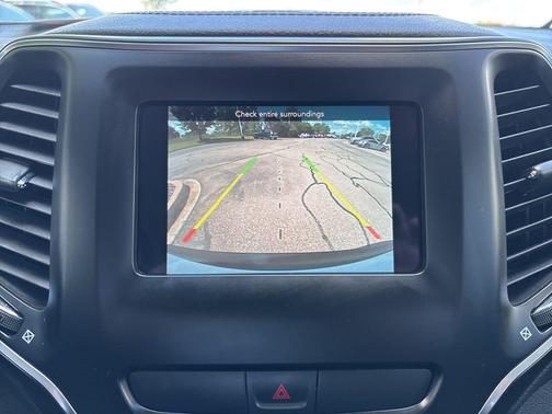 Bright White Clearcoat 2019 Jeep Cherokee Latitude Plus