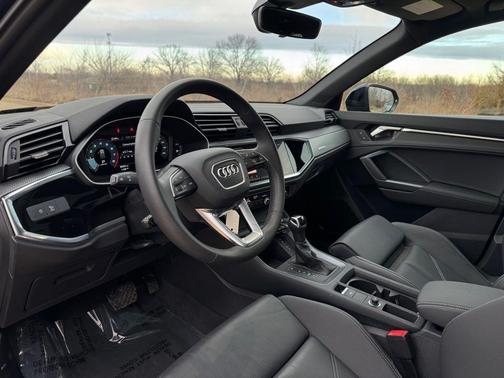 2025 Audi Q3 Premium 45 TFSI S line quattro Tiptronic