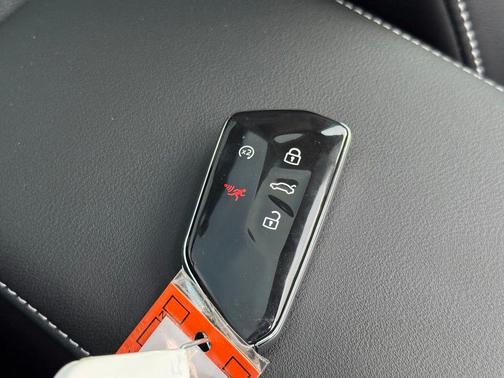 2025 Volkswagen Tiguan 2.0T SE 4MOTION