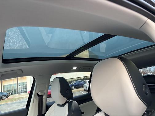 2025 Volkswagen Tiguan 2.0T SE 4MOTION