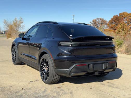 2025 Porsche Macan 4S