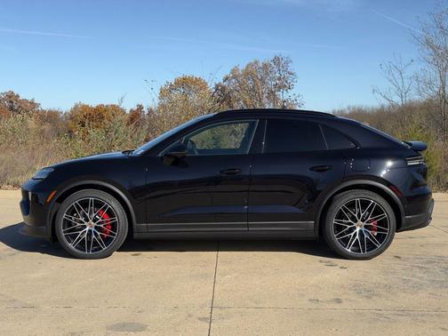 2025 Porsche Macan 4S