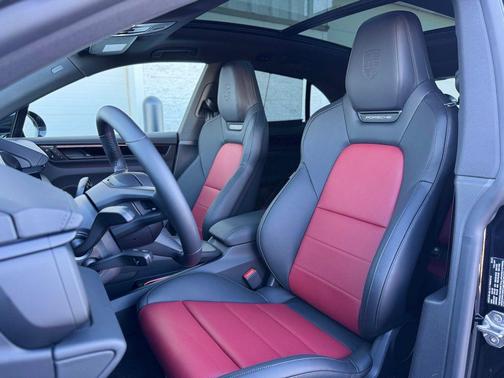 2025 Porsche Macan 4S