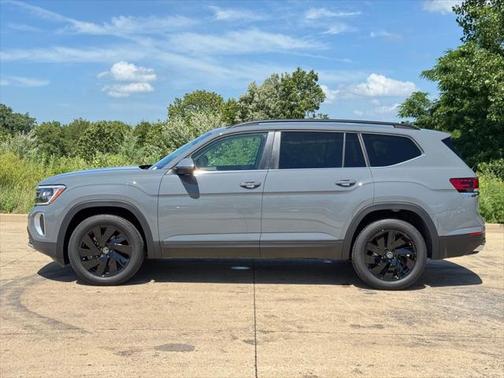 2025 Volkswagen Atlas 2.0T SE w/Technology 4MOTION
