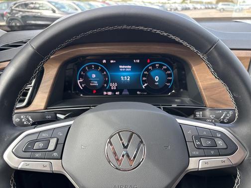 2025 Volkswagen Atlas 2.0T SE w/Technology 4MOTION