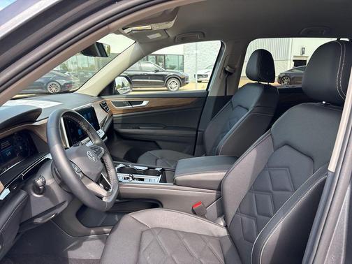 2025 Volkswagen Atlas 2.0T SE w/Technology 4MOTION