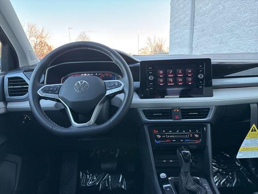 2026 Volkswagen Taos SEL