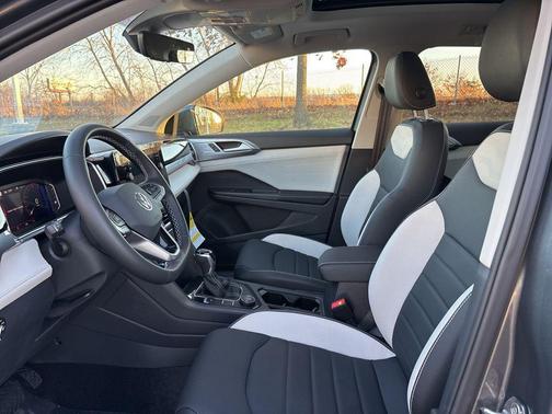 2026 Volkswagen Taos SEL