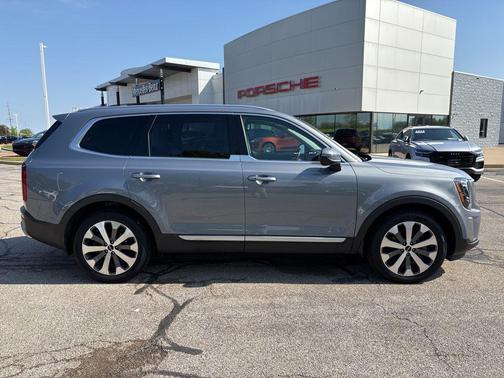 Everlasting Silver 2022 Kia Telluride S