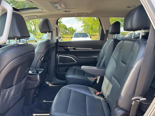 Everlasting Silver 2022 Kia Telluride S