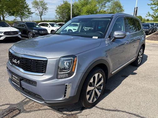 Everlasting Silver 2022 Kia Telluride S