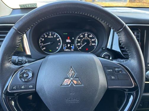 2020 Mitsubishi Outlander SE