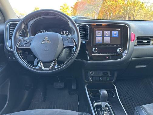 2020 Mitsubishi Outlander SE