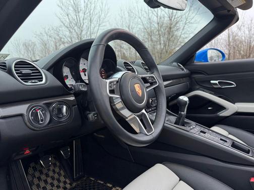 2024 Porsche 718 Boxster S