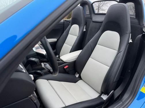 2024 Porsche 718 Boxster S