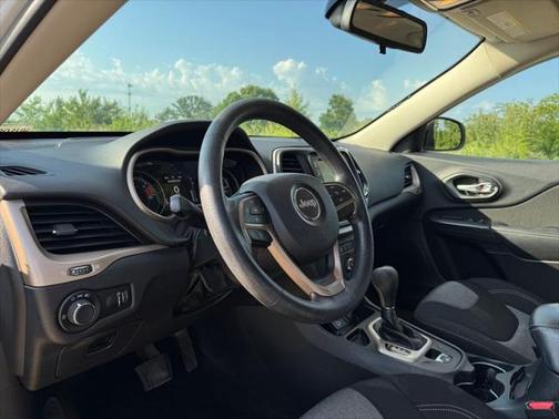 2016 Jeep Cherokee Sport