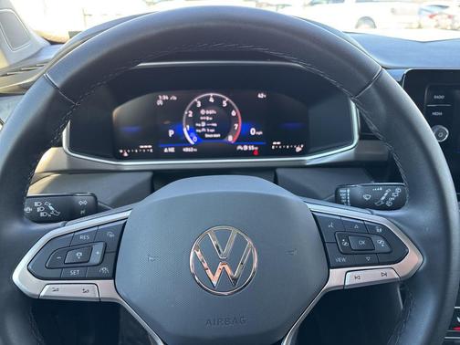 2025 Volkswagen Taos 1.5T SE Black