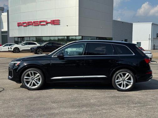 2025 Audi Q7 55 Premium Plus
