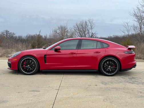 2019 Porsche Panamera GTS