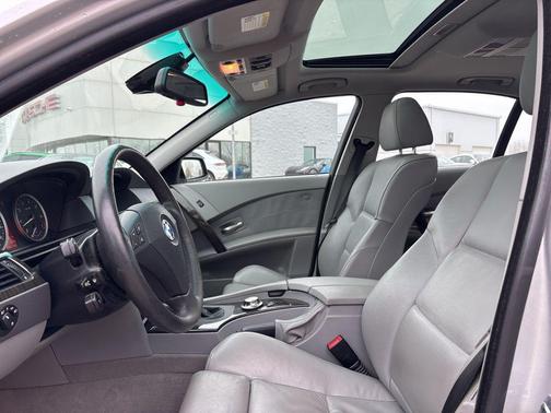 2005 BMW 525 525i
