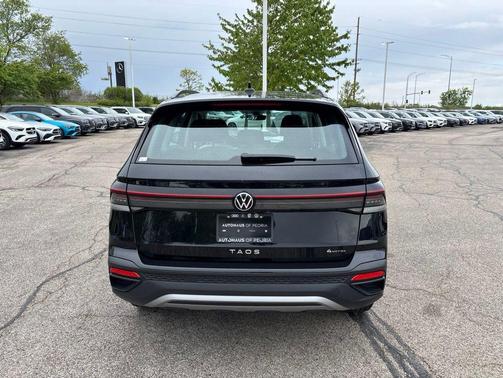 Deep Black 2025 Volkswagen Taos 1.5T S