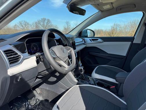 Gray 2026 Volkswagen Taos SE