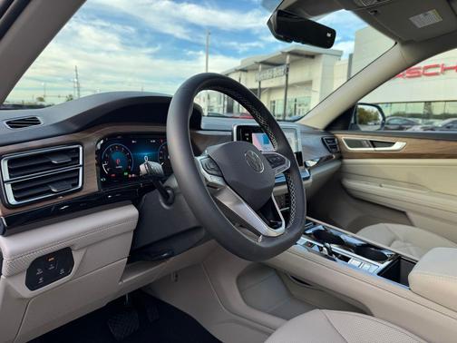 2026 Volkswagen Atlas 2.0T SE w/Technology 4MOTION