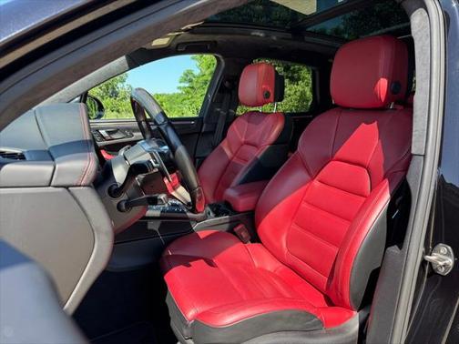 2018 Porsche Macan Turbo w/Performance Package