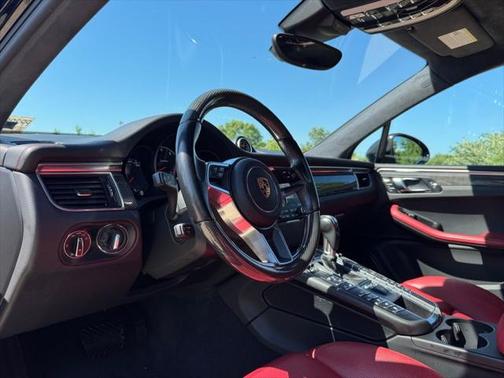 2018 Porsche Macan Turbo w/Performance Package