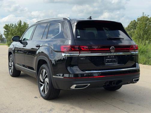 Deep Black 2026 Volkswagen Atlas 2.0T SEL