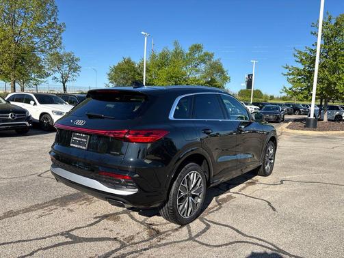 Mythos Black Metallic 2025 Audi Q5 Premium Plus TFSI quattro S tronic