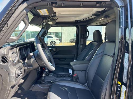2024 Jeep Wrangler 4-Door Sahara 4x4
