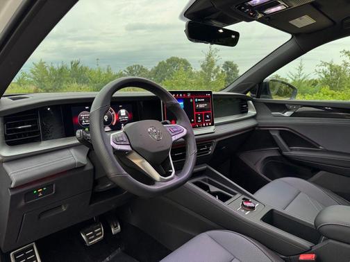 Opal White 2026 Volkswagen Tiguan 2.0T SE R-Line Black 4MOTION