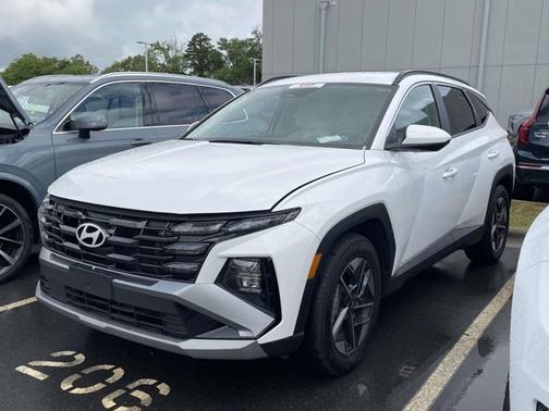 White 2025 Hyundai TUCSON SEL