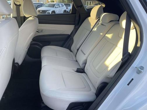 White 2025 Hyundai TUCSON SEL