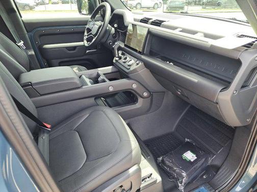2025 Land Rover Defender 110 P400 X-Dynamic SE