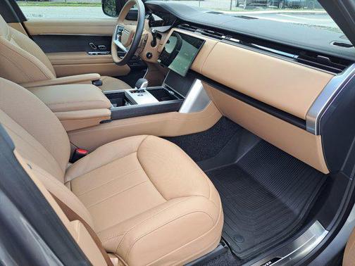 2025 Land Rover Range Rover P530 SE
