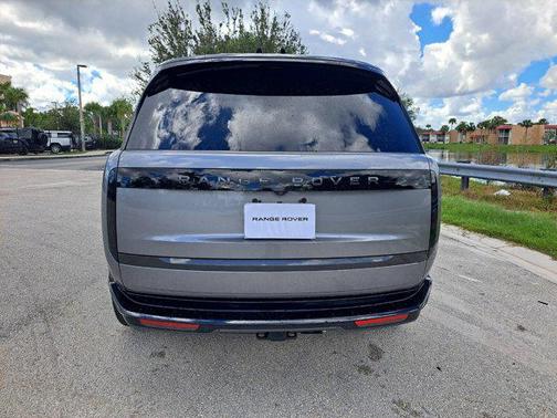 2025 Land Rover Range Rover P530 SE