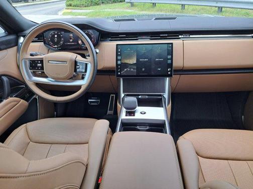 2025 Land Rover Range Rover P530 SE