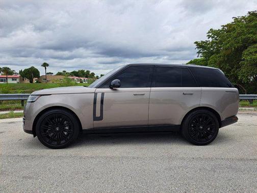 2023 Land Rover Range Rover P530 SE