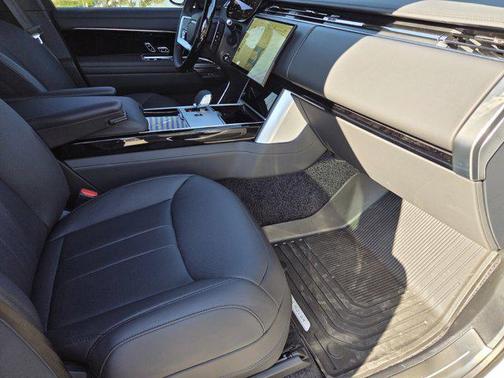 2025 Land Rover Range Rover P530 SE