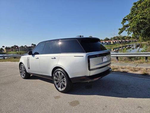 2025 Land Rover Range Rover P530 SE