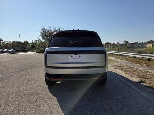 2025 Land Rover Range Rover P530 SE