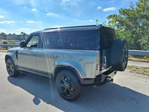 2022 Land Rover Defender 110 X-Dynamic HSE