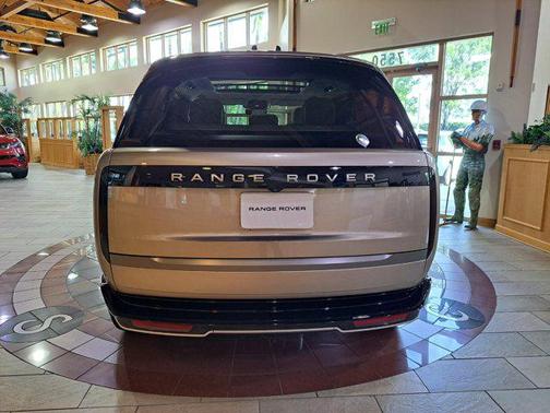 2025 Land Rover Range Rover P400 SE