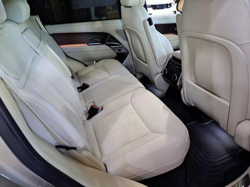 2025 Land Rover Range Rover P400 SE